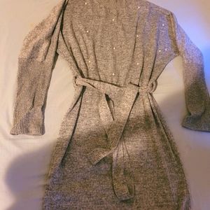 Turtle neck long sleeve dress.